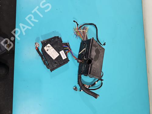 Used Fuse box Fuse box 38124153 38124153