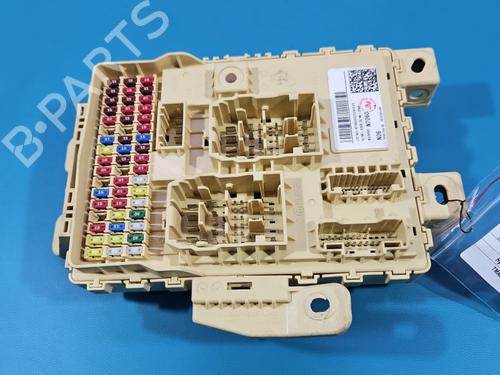 Used Fuse box Fuse box 39615030 39615030