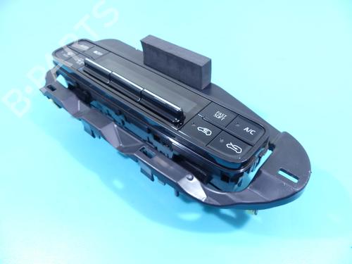 climate-control-toyota-corolla-estate-_e21_-2019-37888097 main image