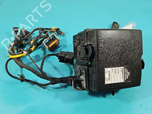 Used Fuse box Fuse box 37835982 37835982