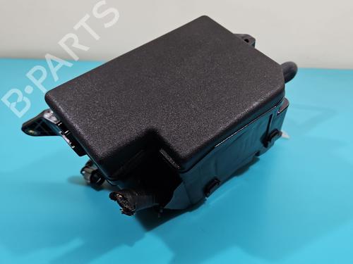 Used Fuse box Fuse box 38137782 38137782