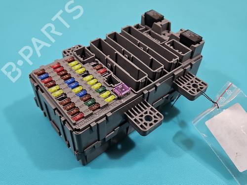 Used Fuse box Fuse box 38138630 38138630