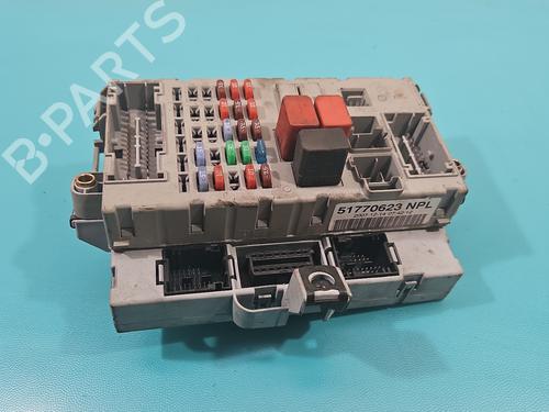 Used Fuse box Fuse box 38118564 38118564