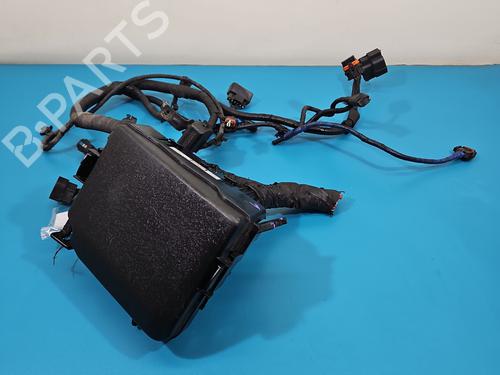 Used Fuse box Fuse box 38150646 38150646