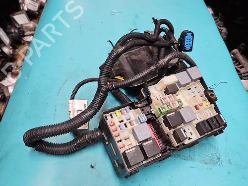 Used Fuse box Fuse box 38119947 38119947
