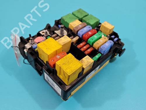Used Fuse box Fuse box 38133739 38133739