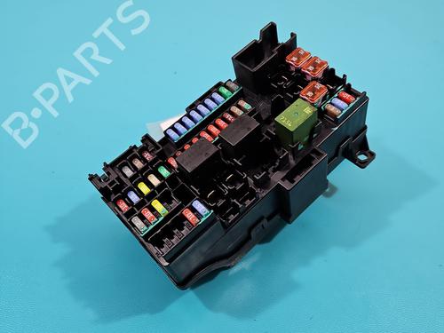 Used Fuse box Fuse box 38117821 38117821
