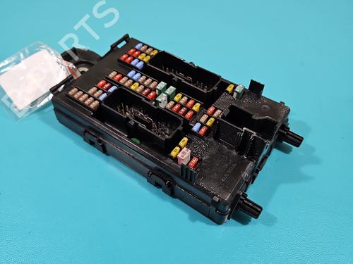 Used Fuse box Fuse box 38121910 38121910