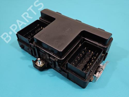 Used Fuse box Fuse box 37821330 37821330