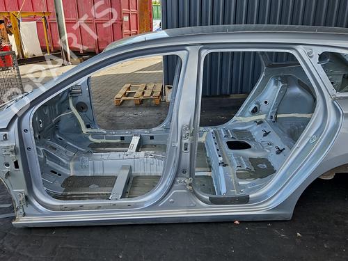Used Left sideskirt Left sideskirt 38752008 38752008