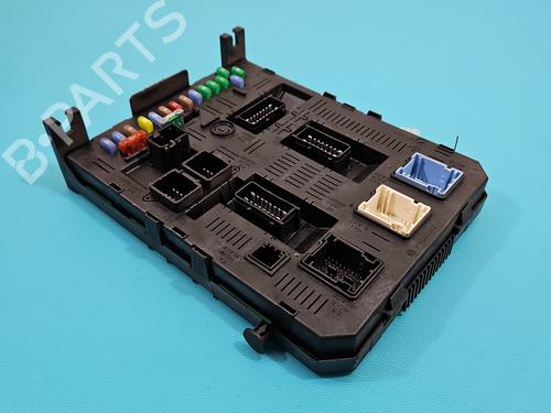 Used Fuse box Fuse box 37821225 37821225