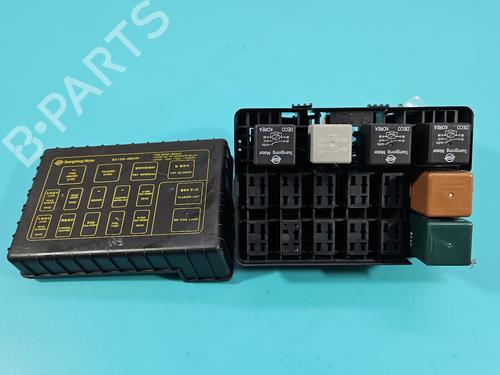 Used Fuse box Fuse box 38137962 38137962