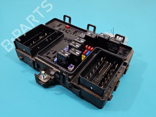 Used Fuse box Fuse box 38137402 38137402