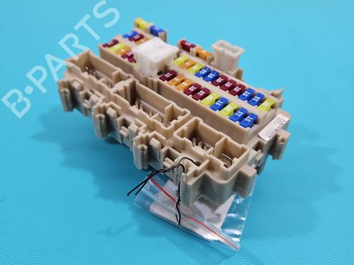 Used Fuse box Fuse box 38138019 38138019