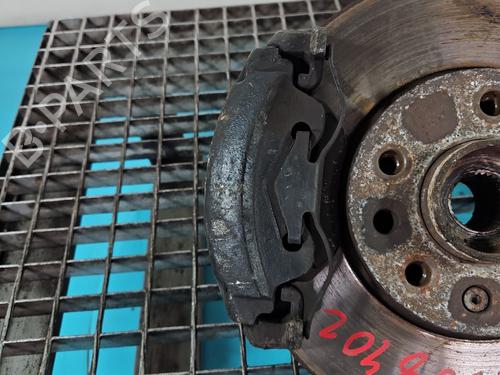 Venstre bremsekaliber foran Venstre bremsekaliber foran OPEL VECTRA C (Z02) [2002-2009] 39743137 39743137