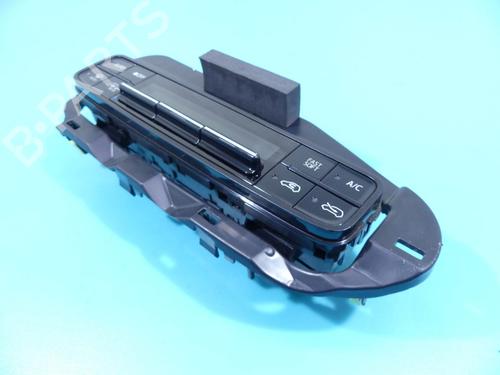 climate-control-toyota-corolla-estate-_e21_-2019-37888097 main image