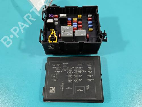 Used Fuse box Fuse box 37833338 37833338