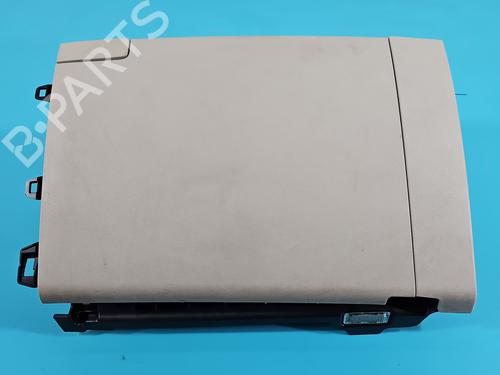 cupobject-holder-skoda-karoq-nu7-nd7-2017-38119816 main image