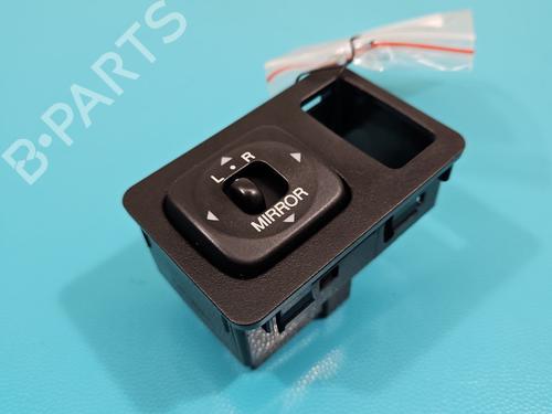 switch-toyota-land-cruiser-200-_j2_-2007-38126296 main image