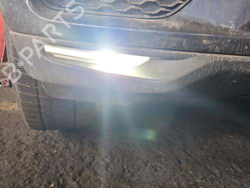 right-front-fog-light-jaguar-f-pace-x761-2015-37843458 main image