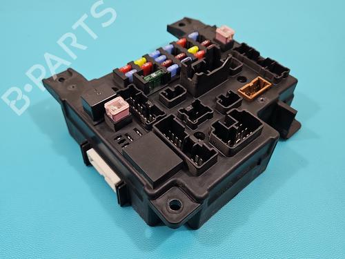 Used Fuse box Fuse box 38142445 38142445