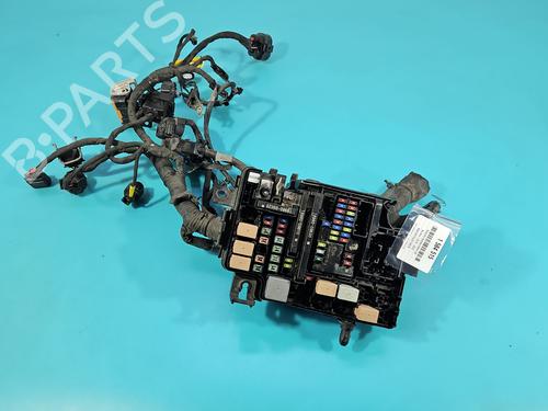 Used Fuse box Fuse box 37847494 37847494