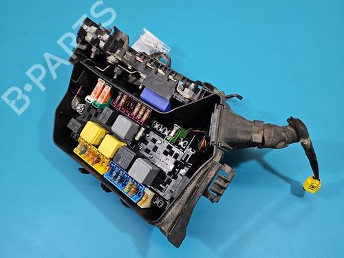 Used Fuse box Fuse box 38147003 38147003