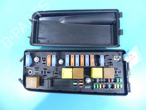 caja-reles-fusibles-cadillac-bls-2006-37880659 main image