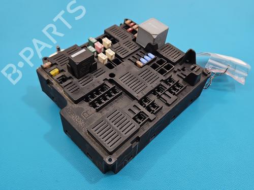 Used Fuse box Fuse box 37831431 37831431