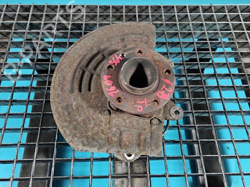 Used Right rear steering knuckle Right rear steering knuckle FIAT 500X (334_) 2.0 D Multijet 4x4 (334AXB22, 334AXD2B) (140 hp) 40189219 40189219