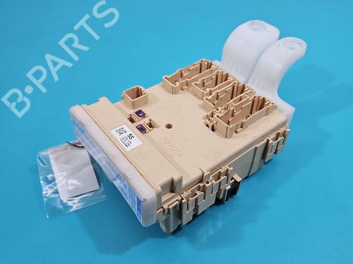 fuse-box-toyota-auris-_e18_-2012-2013-2014-2015-2016-2017-2018-2019-37815363 main image