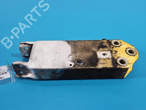 Used Front bumper reinforcement Front bumper reinforcement 39536713 39536713
