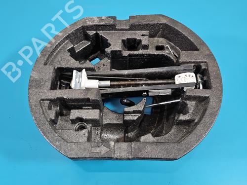 jack-kit-skoda-fabia-iii-nj3-2014-2015-2016-2017-2018-2019-2020-2021-37850577 main image