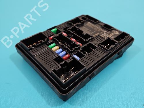 Used Fuse box Fuse box 38145568 38145568