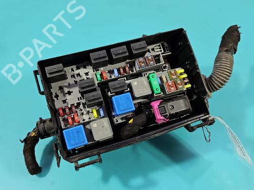 Used Fuse box Fuse box 37832674 37832674