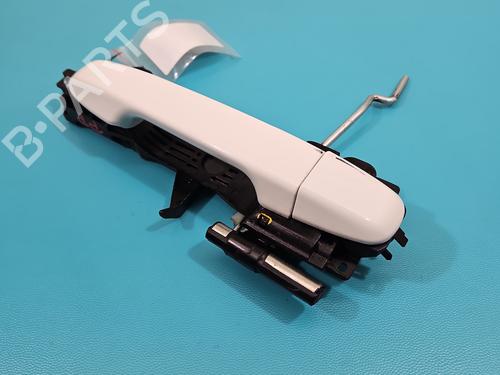 front-right-exterior-door-handle-toyota-auris-_e18_-2012-2013-2014-2015-2016-2017-2018-2019-37815360 main image