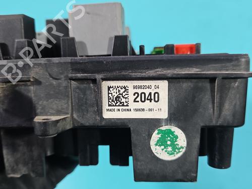 Used Fuse box Fuse box 38145981 38145981