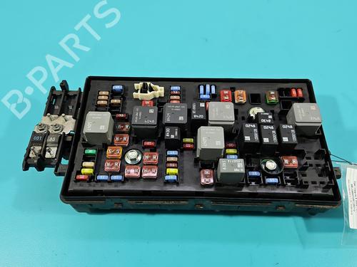 Used Fuse box Fuse box 37818135 37818135