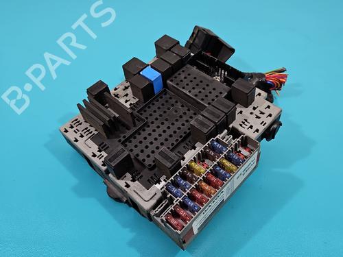 Used Fuse box Fuse box 38117780 38117780