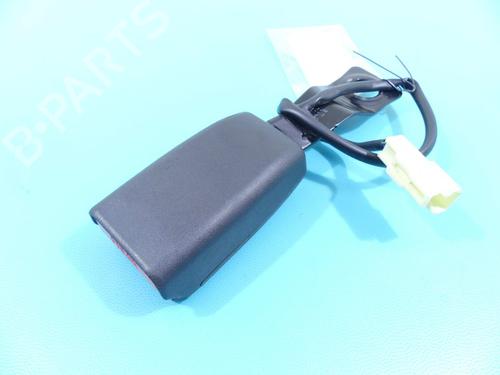 front-right-seatbelt-suzuki-kizashi-fr-2010-37890576 main image