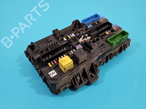 Used Fuse box Fuse box 37810561 37810561