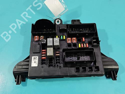 Used Fuse box Fuse box 37834016 37834016