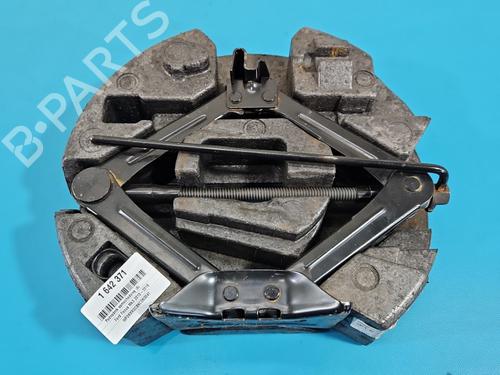 jack-kit-ford-focus-iii-2010-2011-2012-2013-2014-2015-2016-2017-2018-2019-2020-39649794 main image
