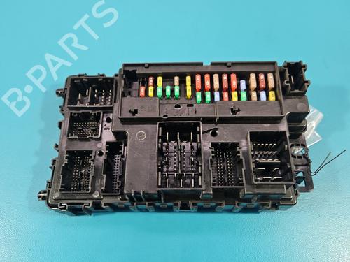 Used Fuse box Fuse box 39025797 39025797