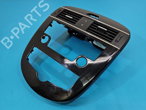 air-vent-nissan-pulsar-hatchback-c13-2014-37849692 main image