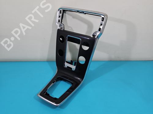 andre-volvo-v40-hatchback-525-2012-2013-2014-2015-2016-2017-2018-2019-38138673 main image