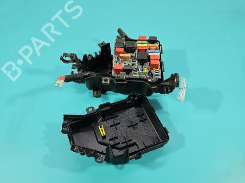 Used Fuse box Fuse box 38150061 38150061