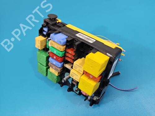 Used Fuse box Fuse box 38000419 38000419