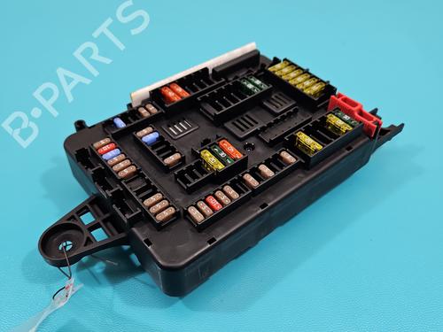 Used Fuse box Fuse box 38134318 38134318