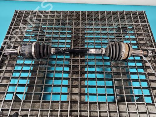 Used Left front driveshaft Left front driveshaft TOYOTA YARIS (_P13_) 1.5 (NSP131_) (112 hp) 39683734 39683734